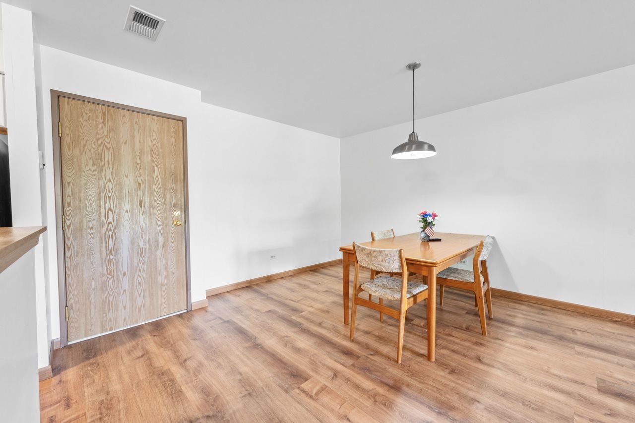 671 Hapsfield Lane #105, Buffalo Grove, IL 60089