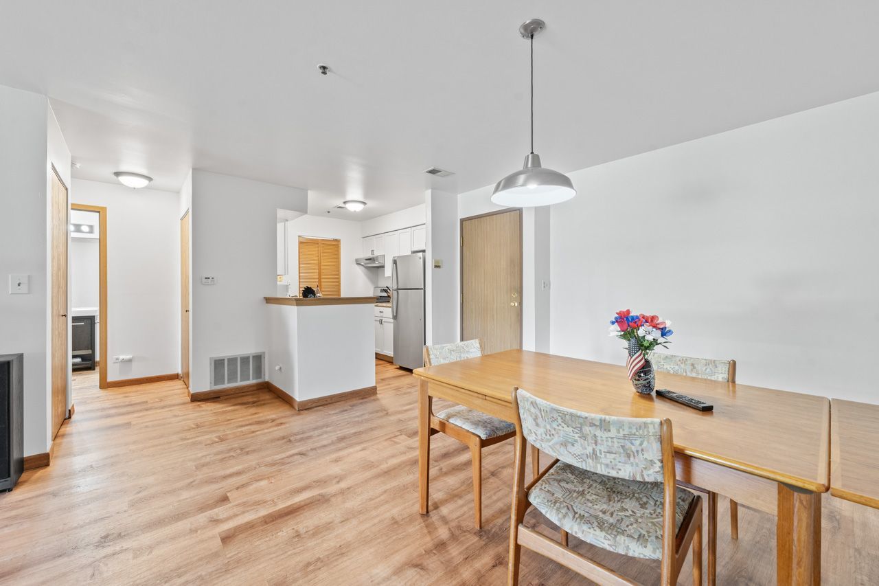 671 Hapsfield Lane #105, Buffalo Grove, IL 60089