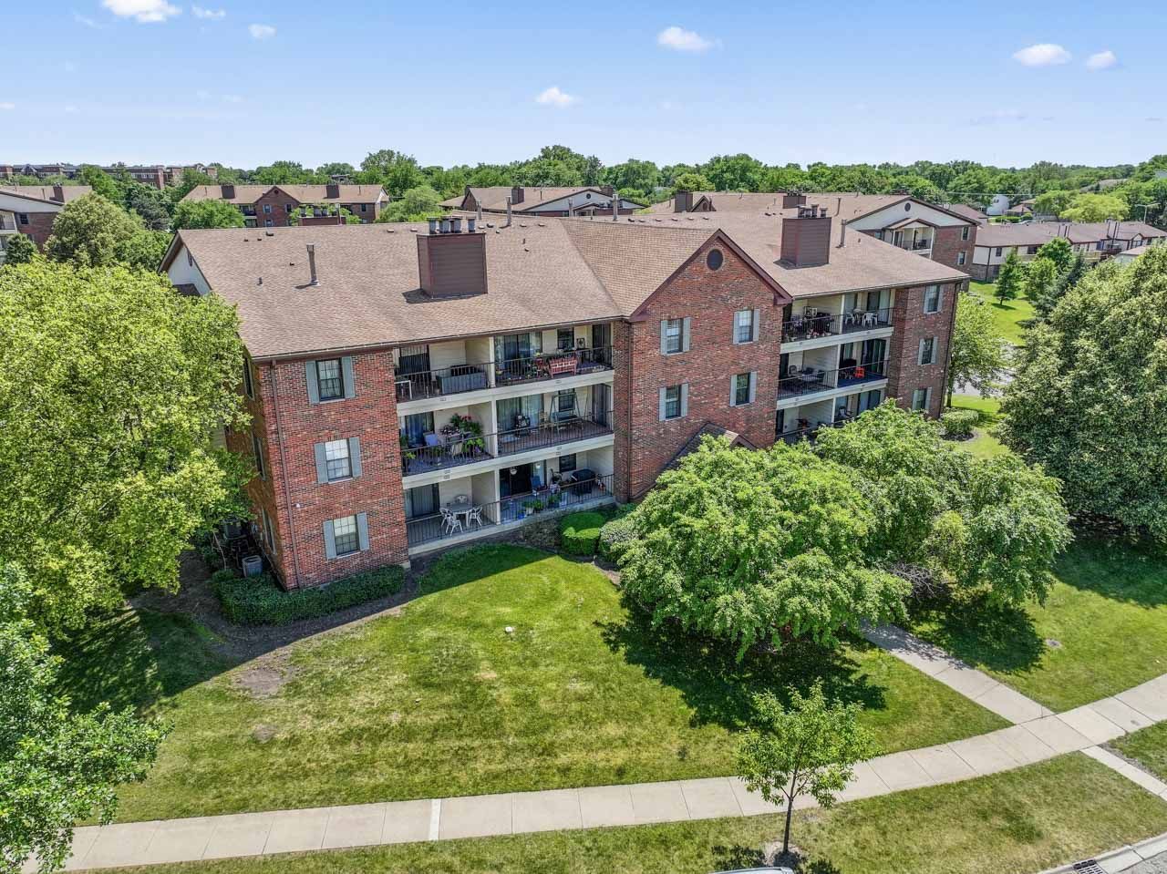 671 Hapsfield Lane #105, Buffalo Grove, IL 60089