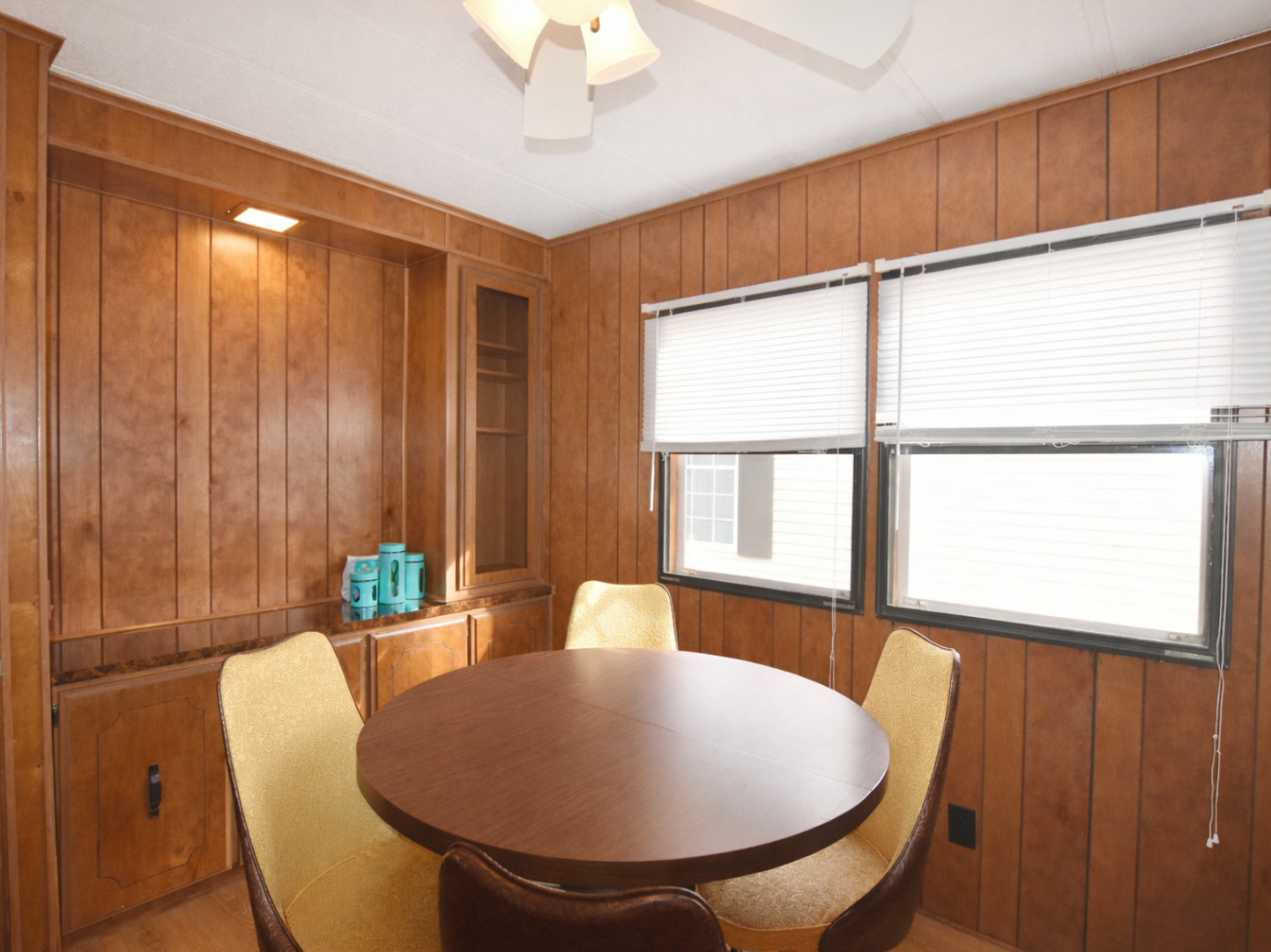 873 Victory Court, Justice, IL 60458