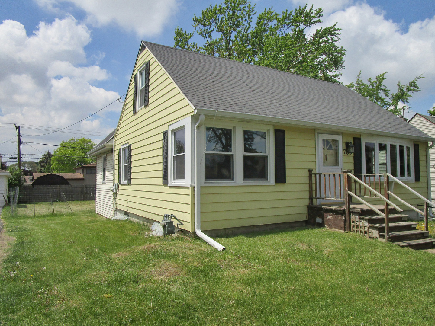 786 N Van Auken Street, Elmhurst, IL 60126