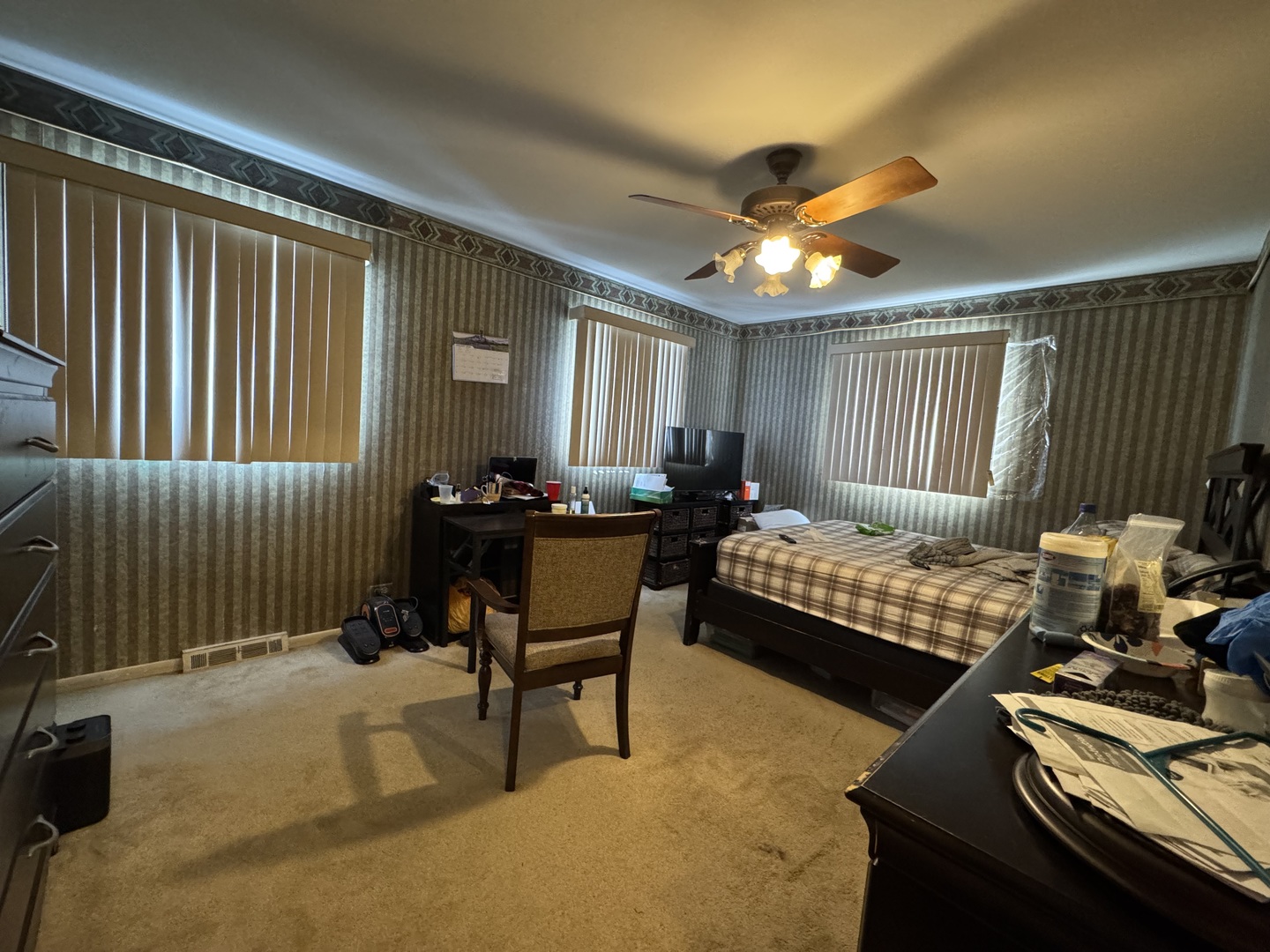 2518 S Cedar Glen Drive, Arlington Heights, IL 60005