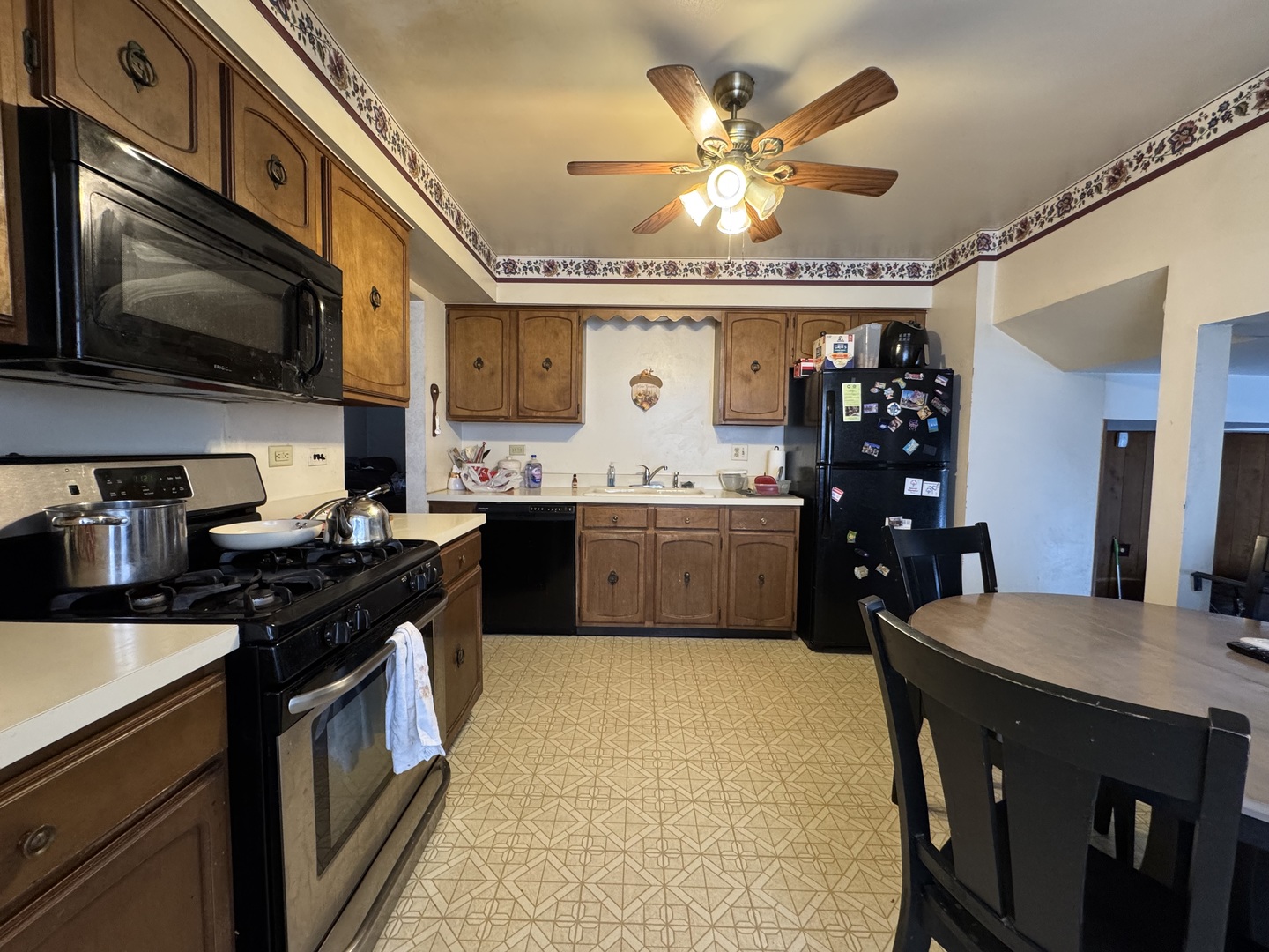 2518 S Cedar Glen Drive, Arlington Heights, IL 60005