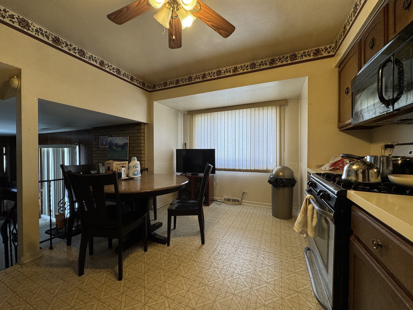 2518 S Cedar Glen Drive, Arlington Heights, IL 60005