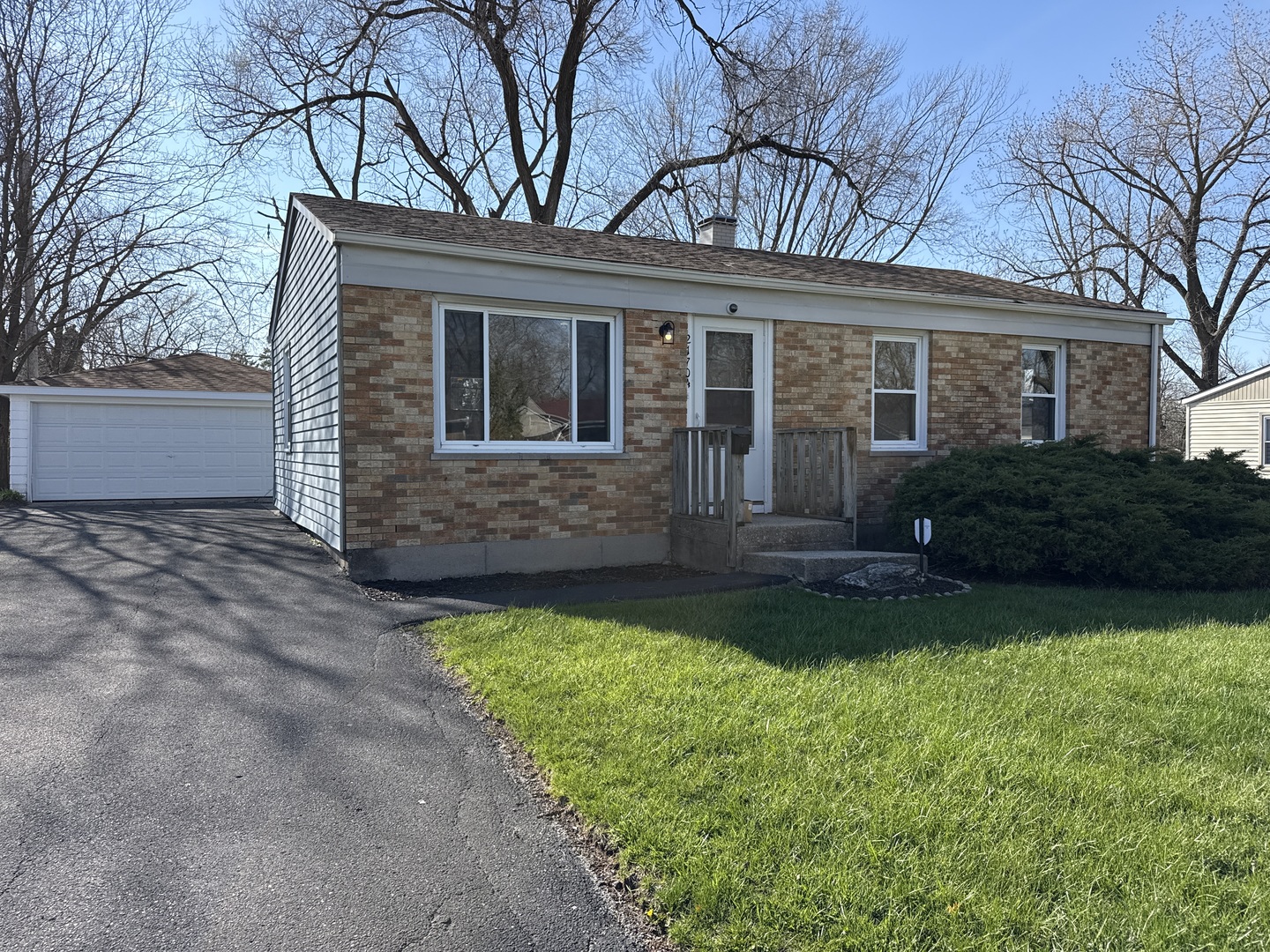 21704 CLYDE Avenue, Sauk Village, IL 60411