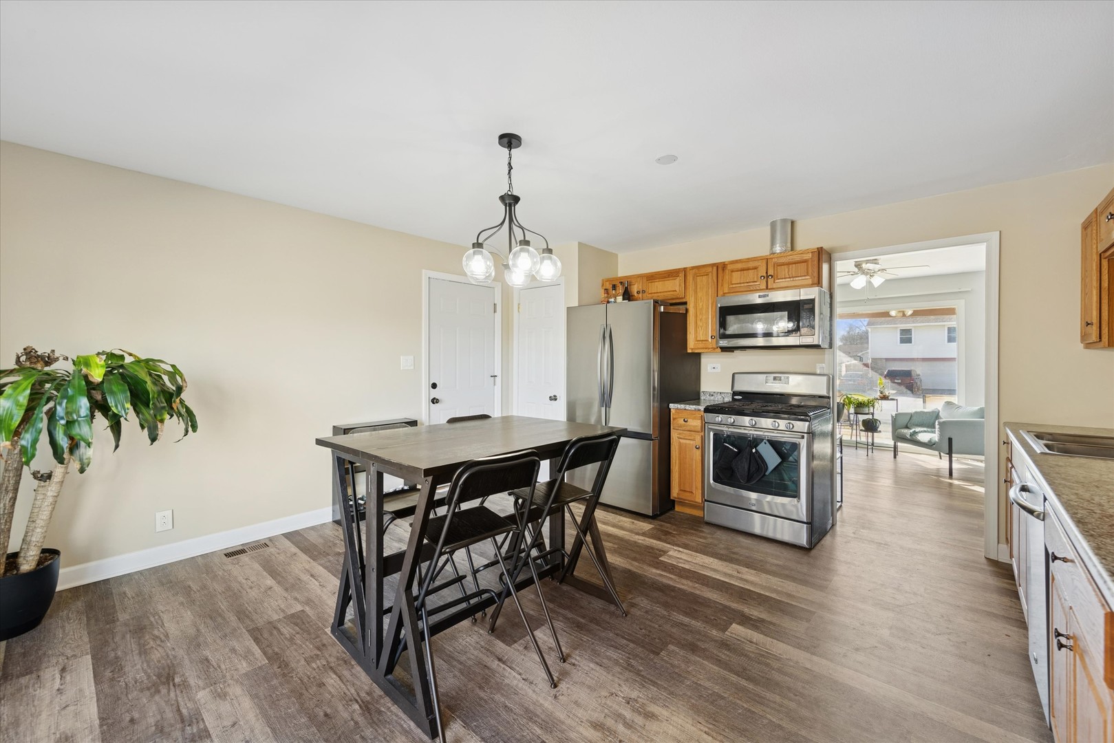 501 Newberry Drive, Streamwood, IL 60107