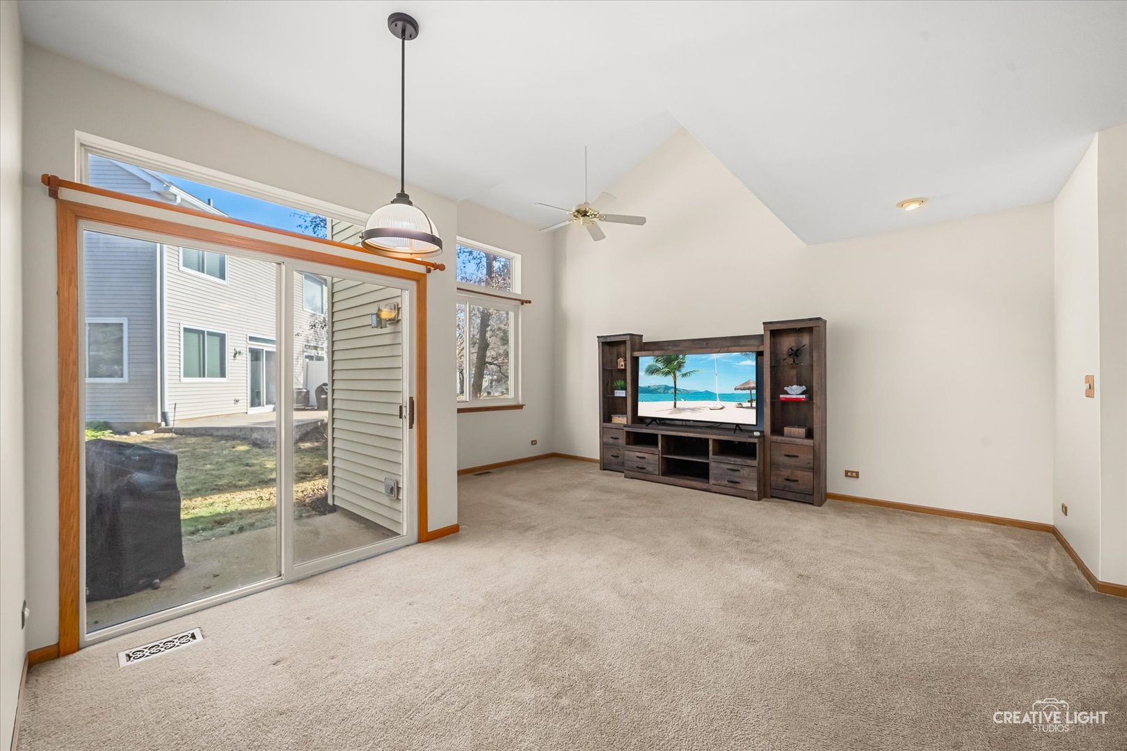 205 Hidden Pond Circle, Aurora, IL 60504