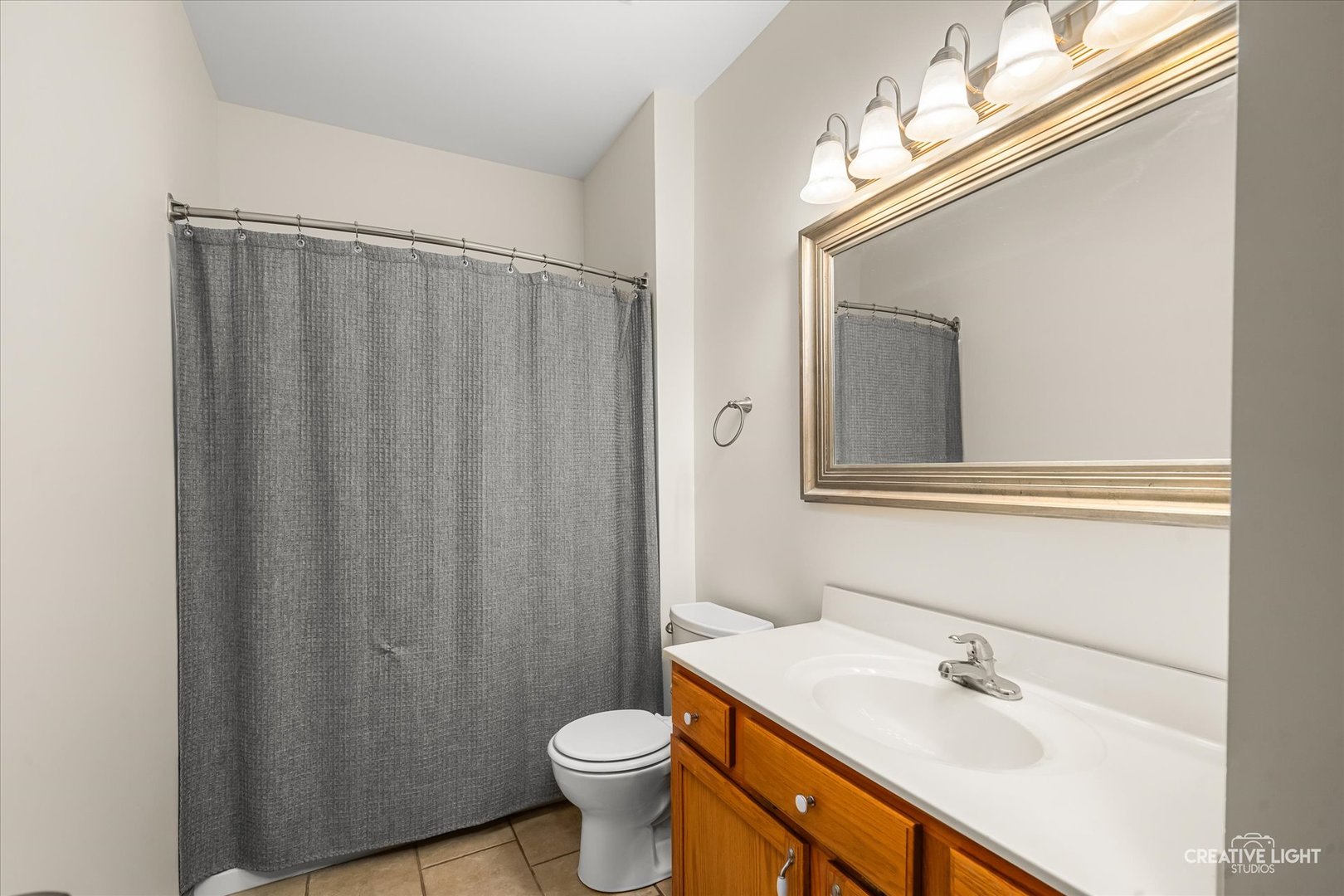 205 Hidden Pond Circle, Aurora, IL 60504