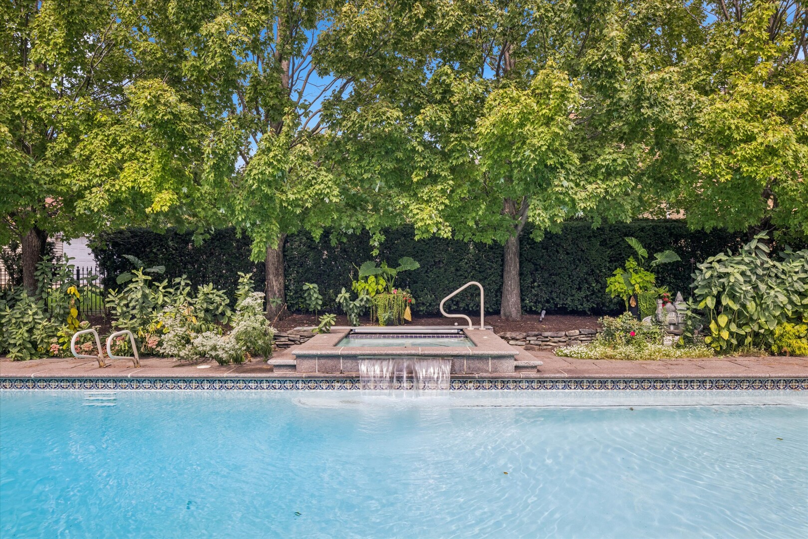 500 S KENILWORTH Avenue, Elmhurst, IL 60126