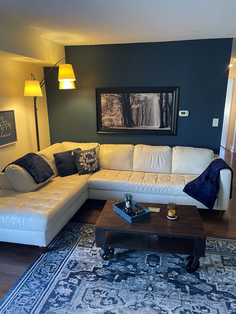 907 S WILLIAMS Street #107, Westmont, IL 60559