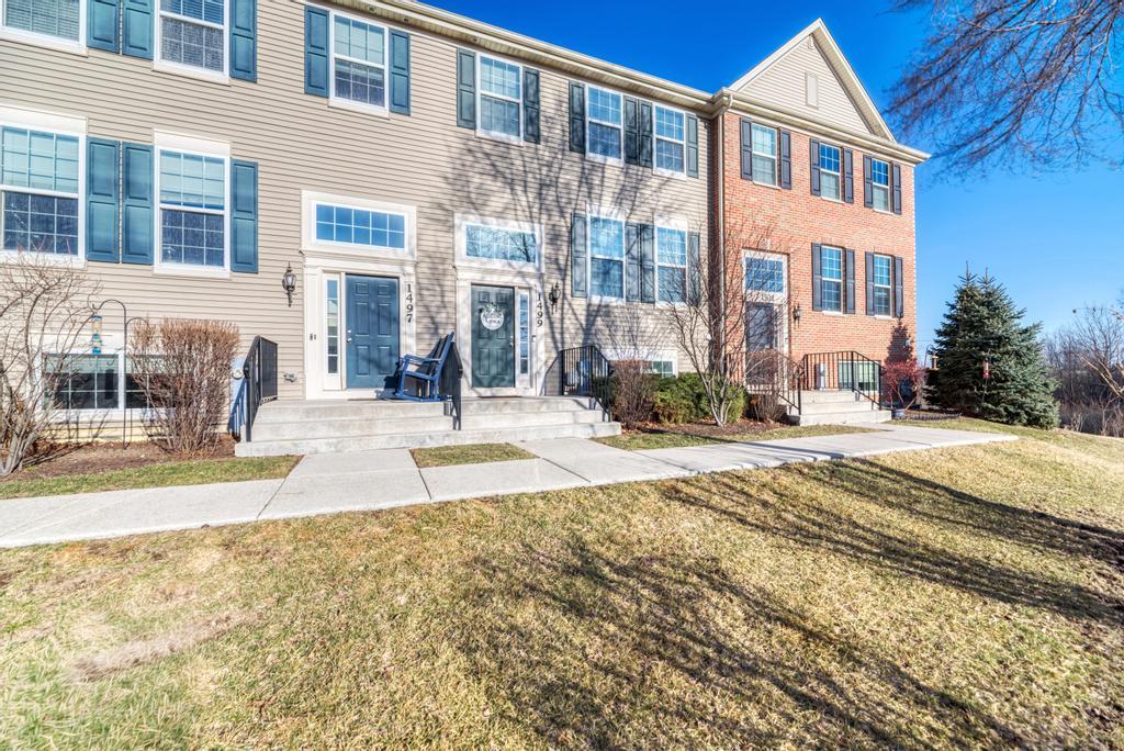 1499 Deer Pointe Drive, South Elgin, IL 60177