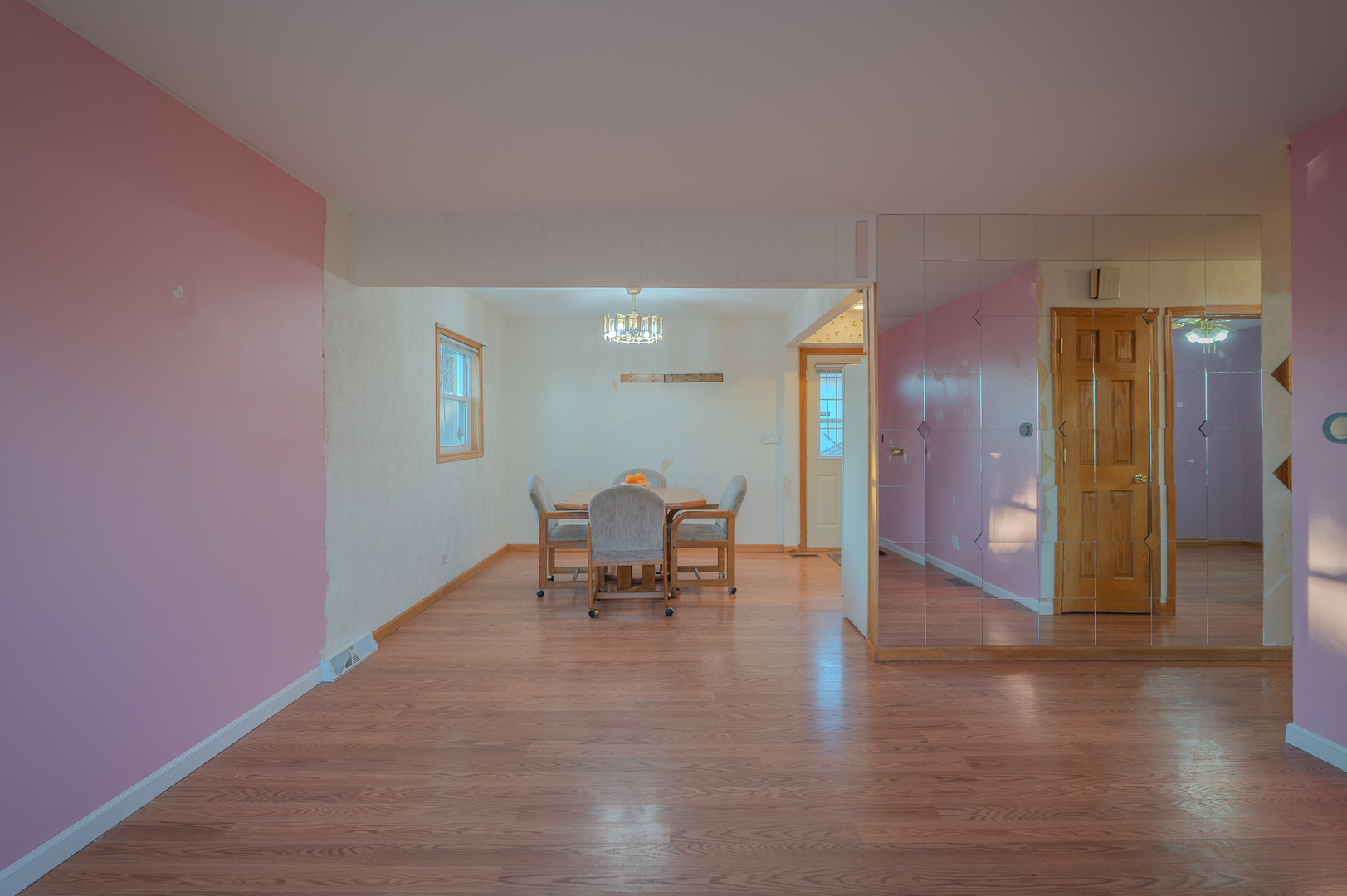 7802 Warwick Avenue, Darien, IL 60561