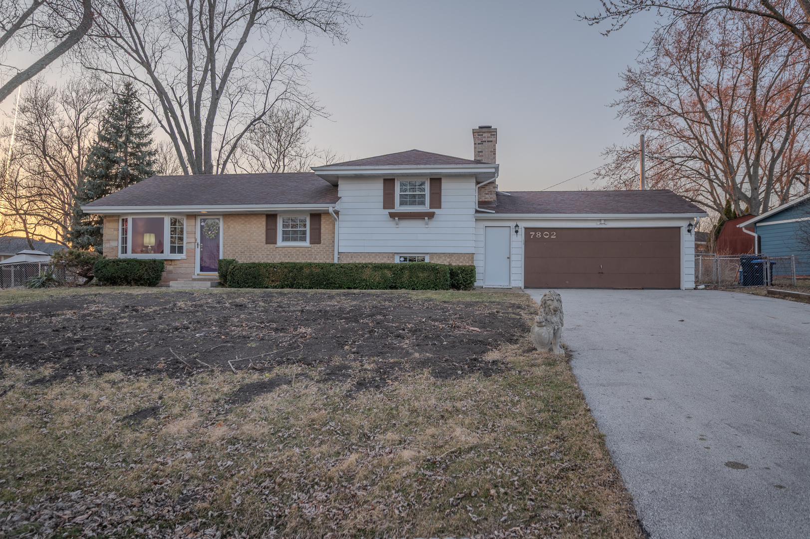 7802 Warwick Avenue, Darien, IL 60561