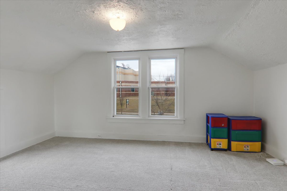 806 W Market Street, Bloomington, IL 61701