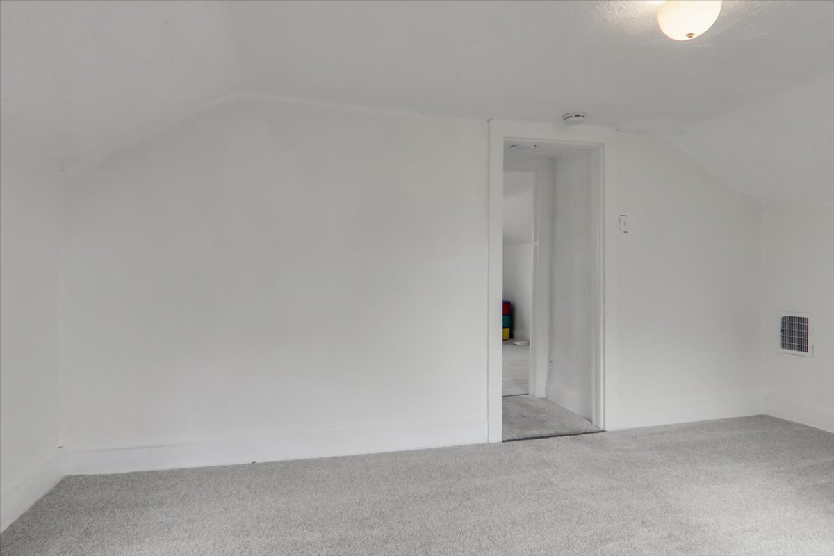 806 W Market Street, Bloomington, IL 61701