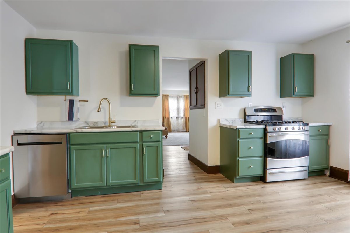 806 W Market Street, Bloomington, IL 61701