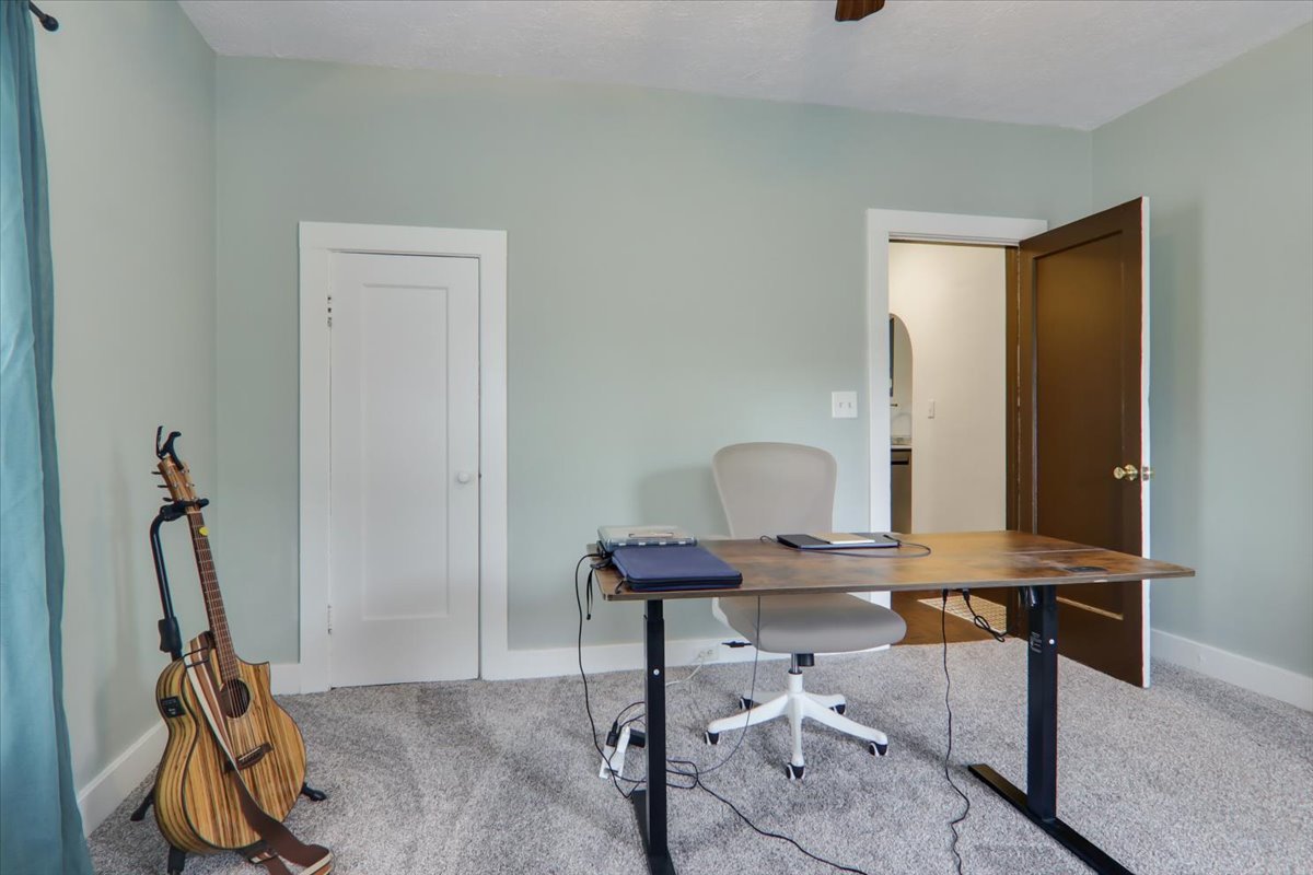 806 W Market Street, Bloomington, IL 61701