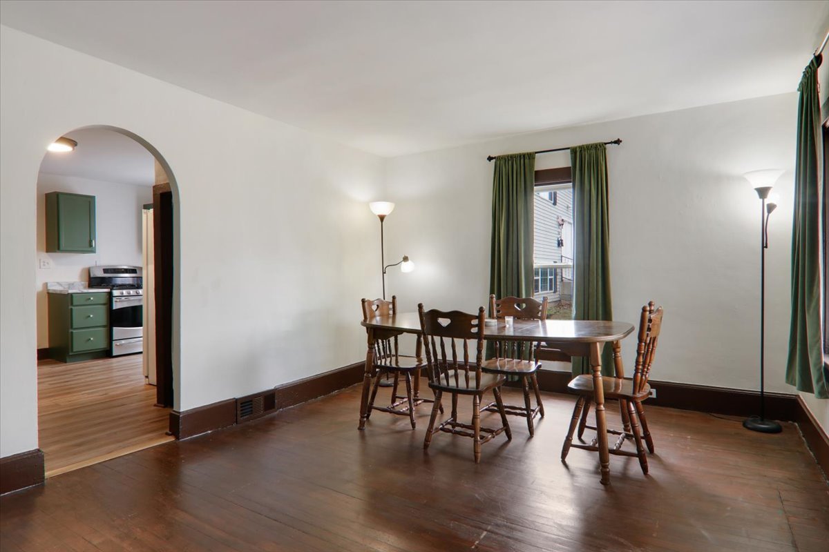 806 W Market Street, Bloomington, IL 61701