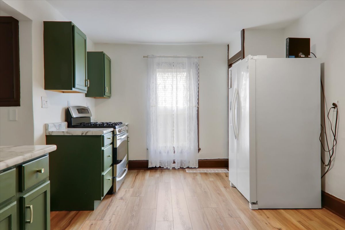 806 W Market Street, Bloomington, IL 61701