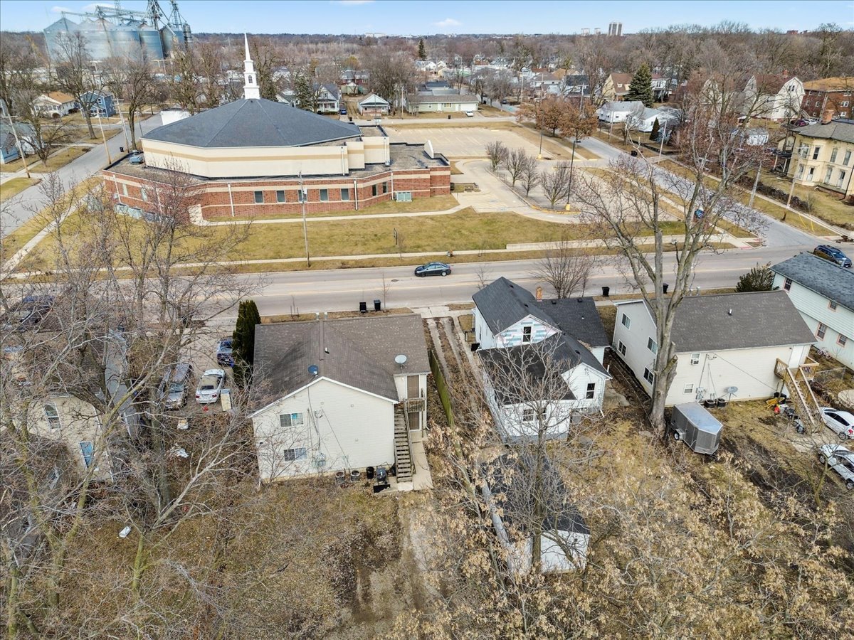 806 W Market Street, Bloomington, IL 61701