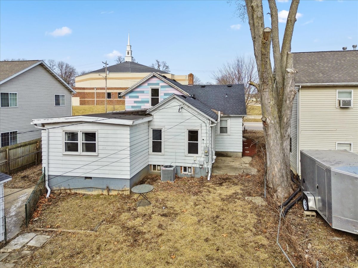 806 W Market Street, Bloomington, IL 61701