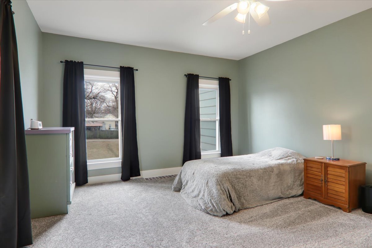 806 W Market Street, Bloomington, IL 61701