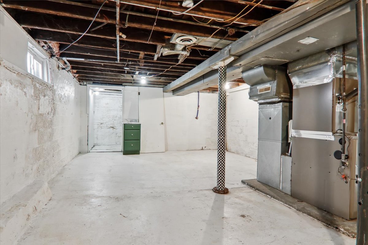 806 W Market Street, Bloomington, IL 61701