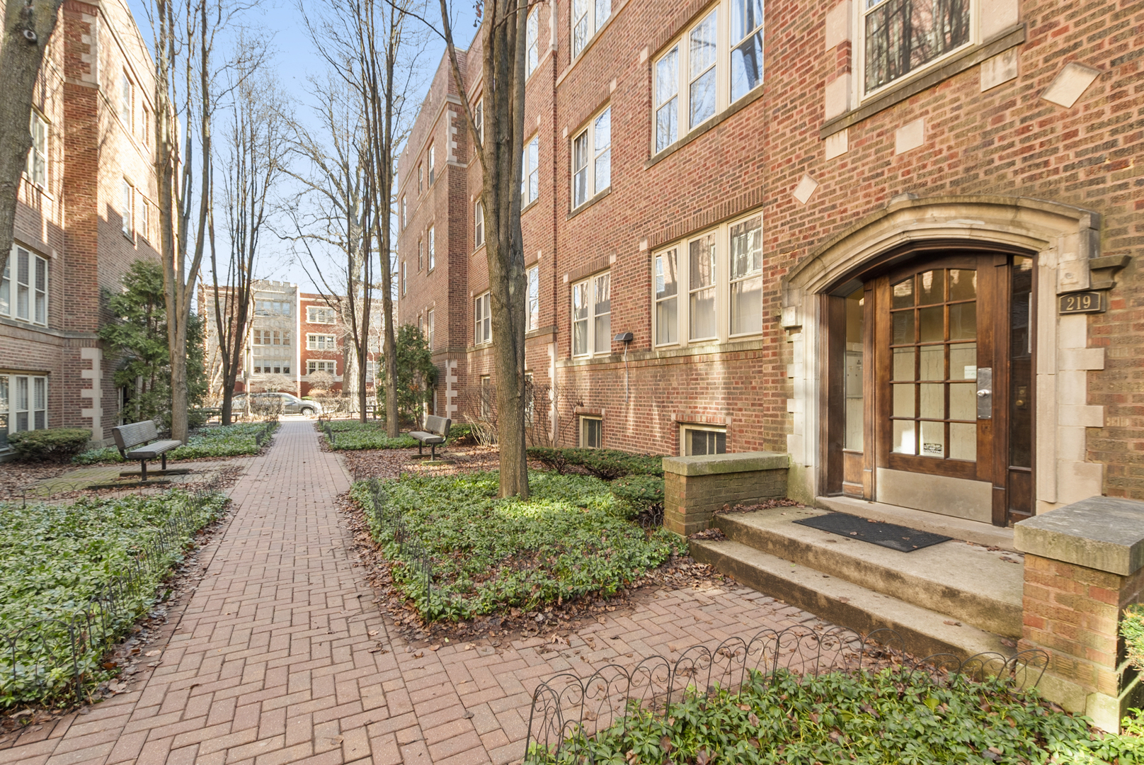 219 N Oak Park Avenue #1E, Oak Park, IL 60302