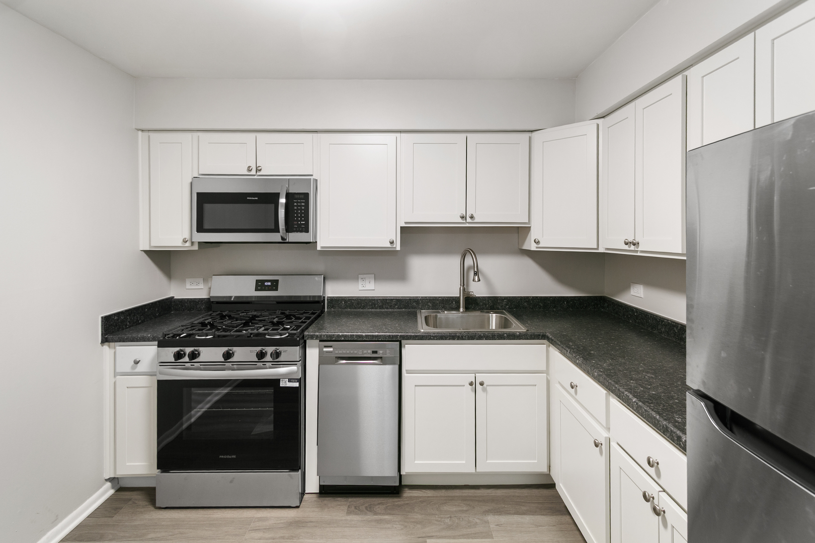 705 S Milwaukee Avenue #111, Libertyville, IL 60048