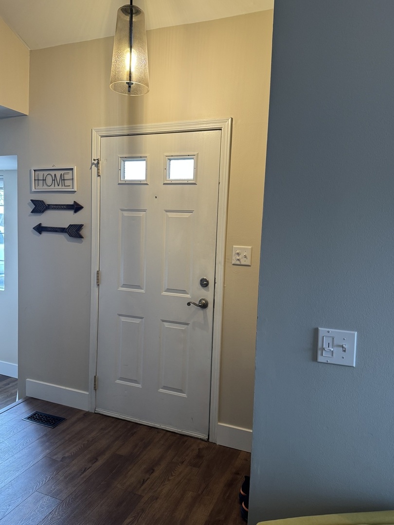 3033 Anton Circle, Aurora, IL 60504