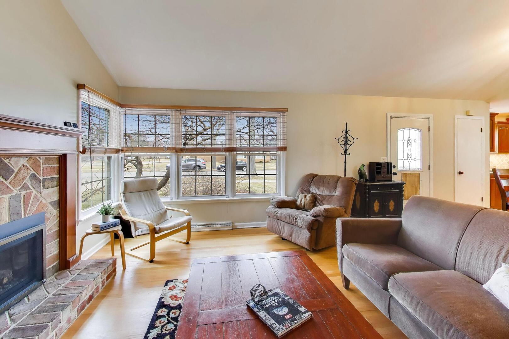 713 S William Street, Mount Prospect, IL 60056