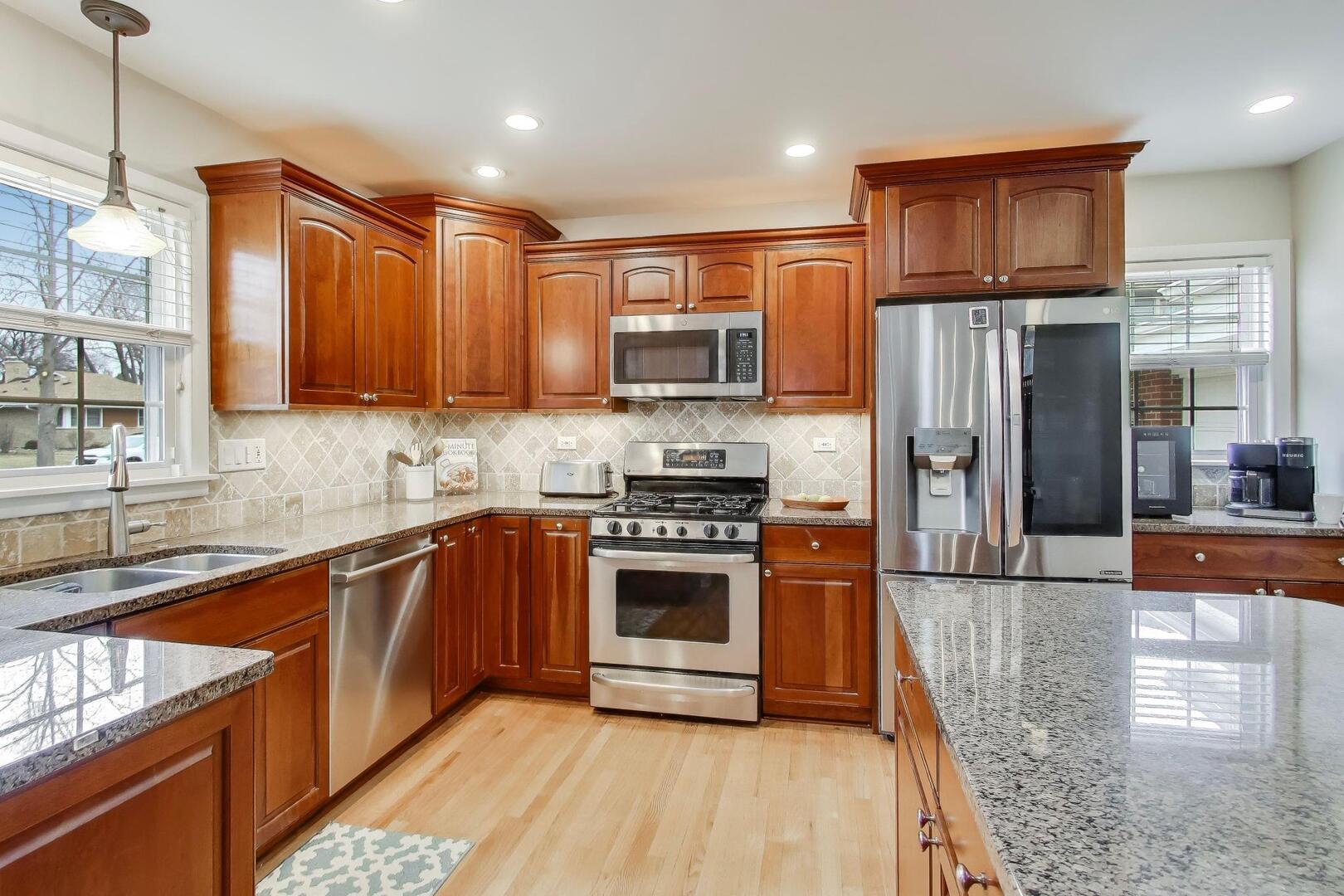 713 S William Street, Mount Prospect, IL 60056