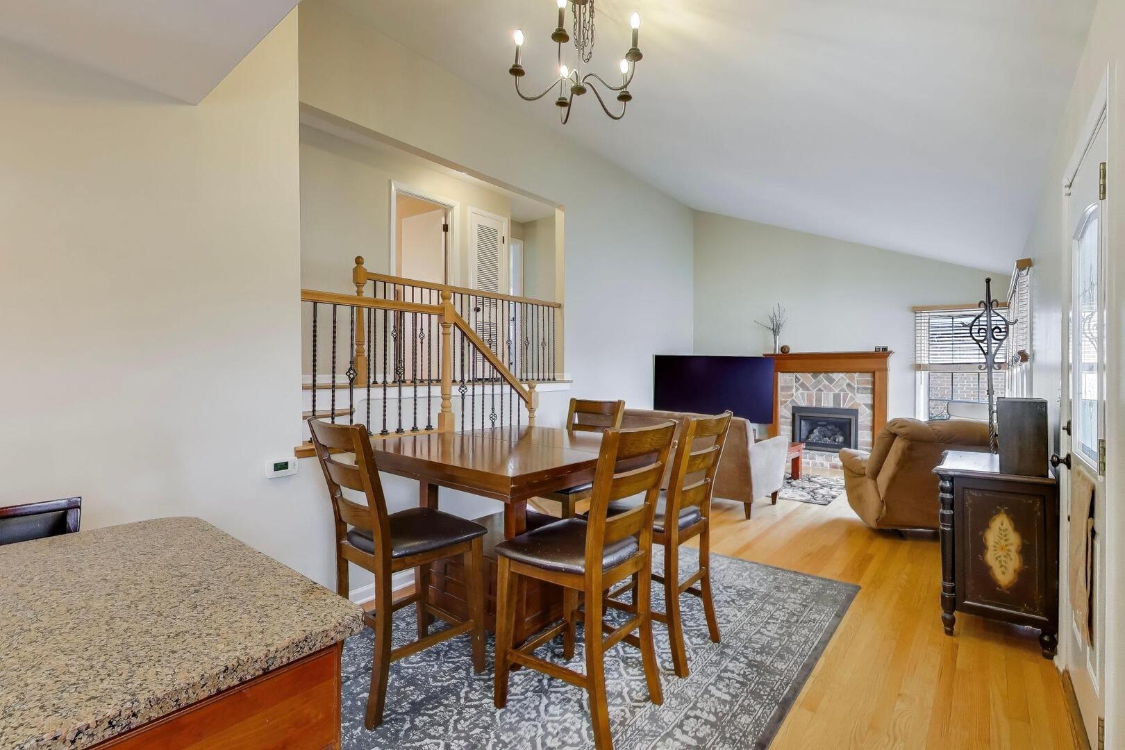 713 S William Street, Mount Prospect, IL 60056