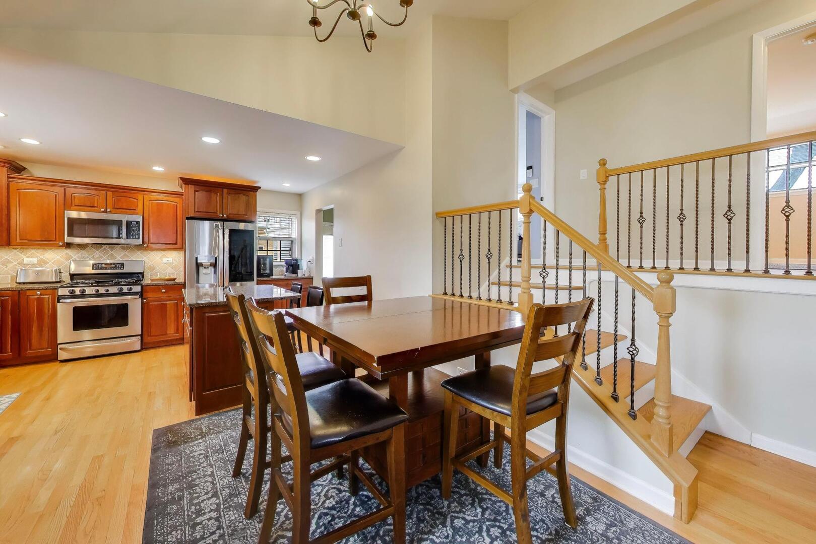 713 S William Street, Mount Prospect, IL 60056