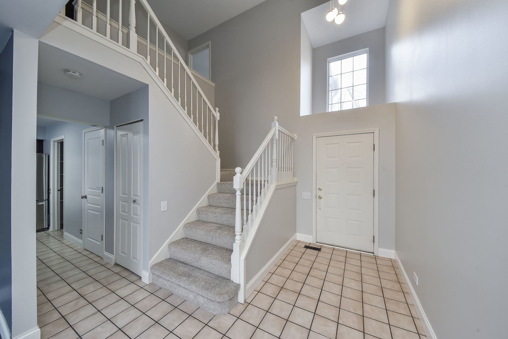 86 Cambridge Avenue, Streamwood, IL 60107