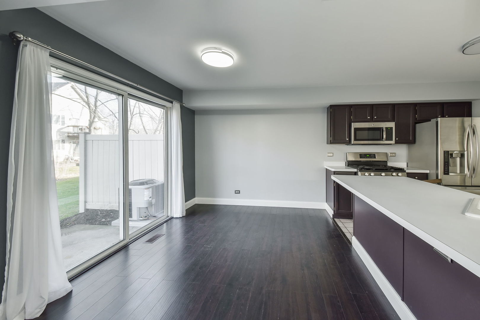 86 Cambridge Avenue, Streamwood, IL 60107