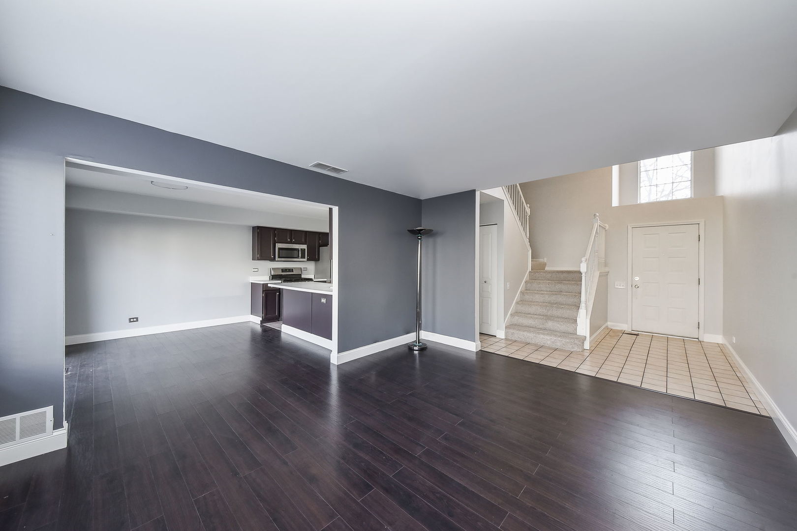 86 Cambridge Avenue, Streamwood, IL 60107