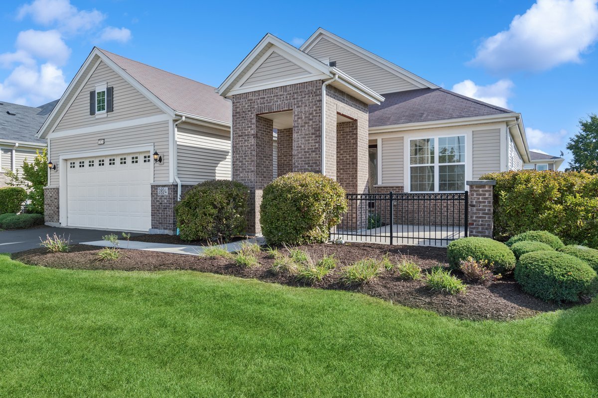 2824 Chevy Chase Lane, Naperville, IL 60564