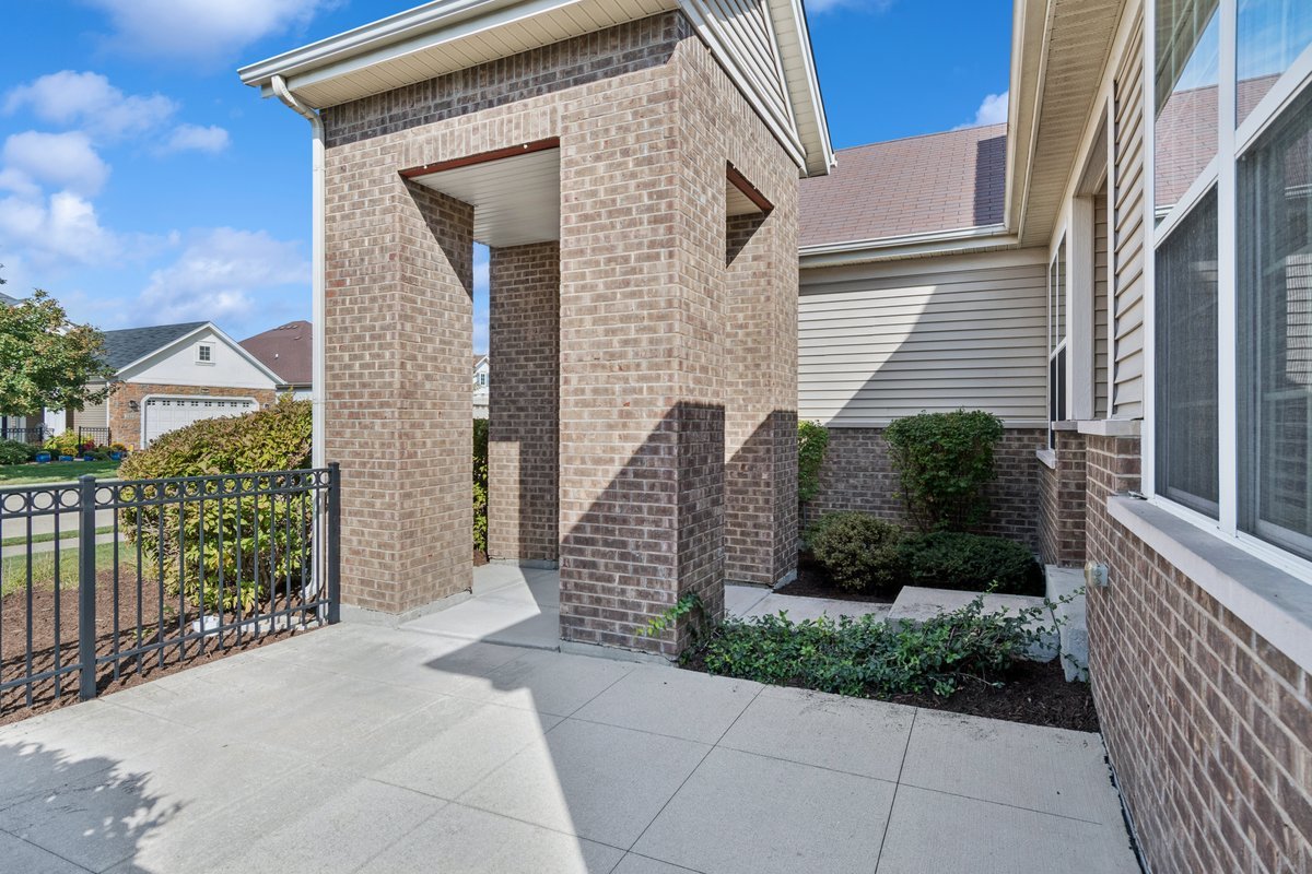 2824 Chevy Chase Lane, Naperville, IL 60564