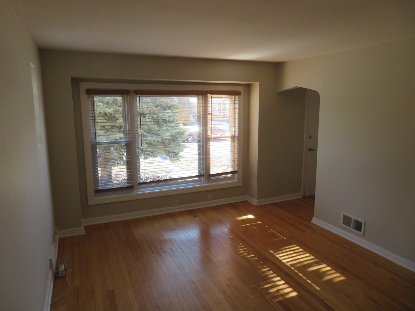 6948 W Wellington Avenue, Chicago, IL 60634