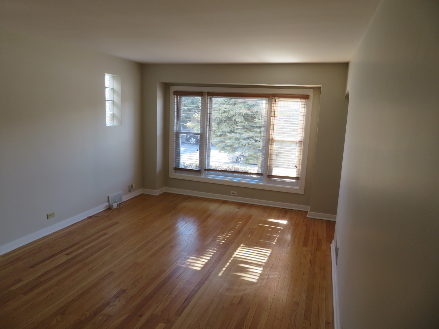 6948 W Wellington Avenue, Chicago, IL 60634