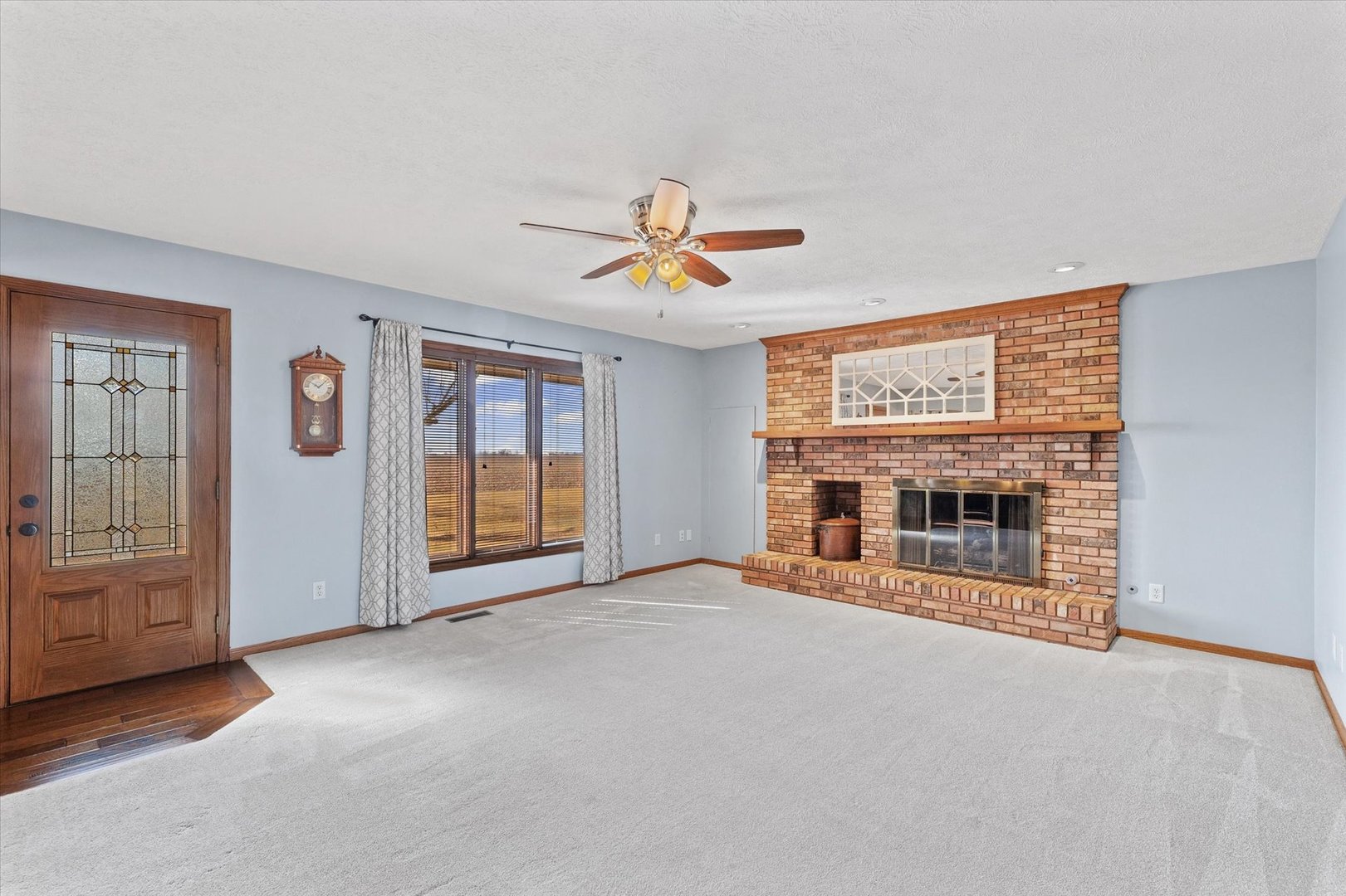 36215 E 200 North Road, Bellflower, IL 62174