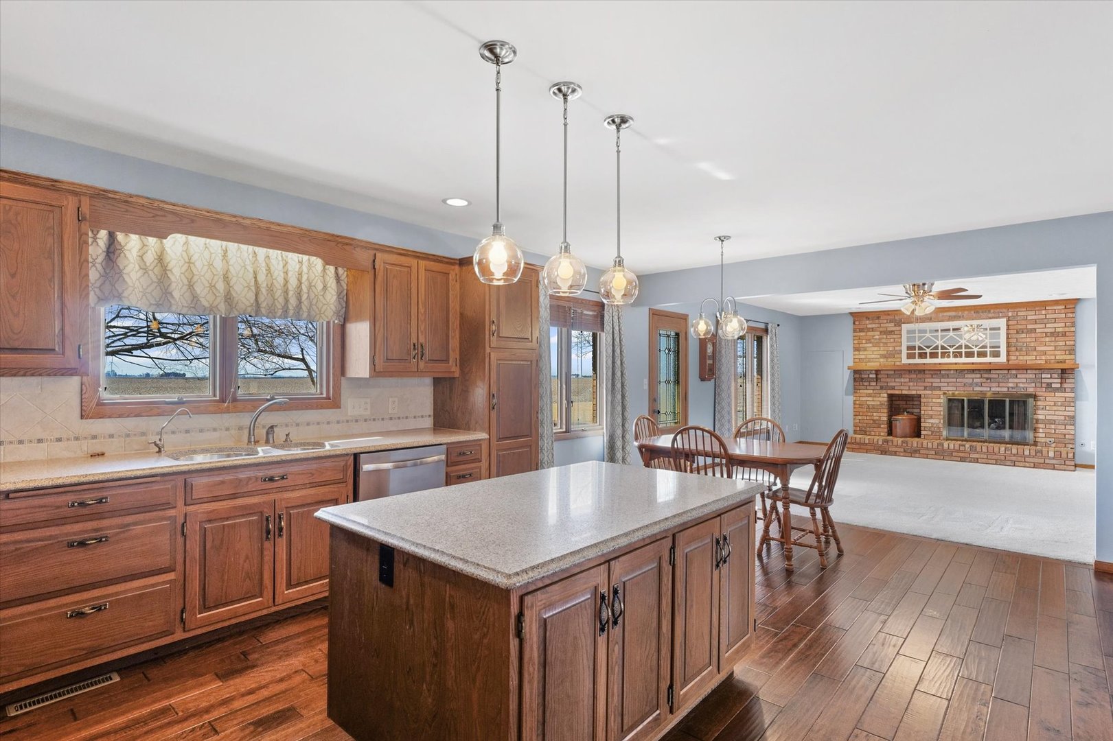 36215 E 200 North Road, Bellflower, IL 62174