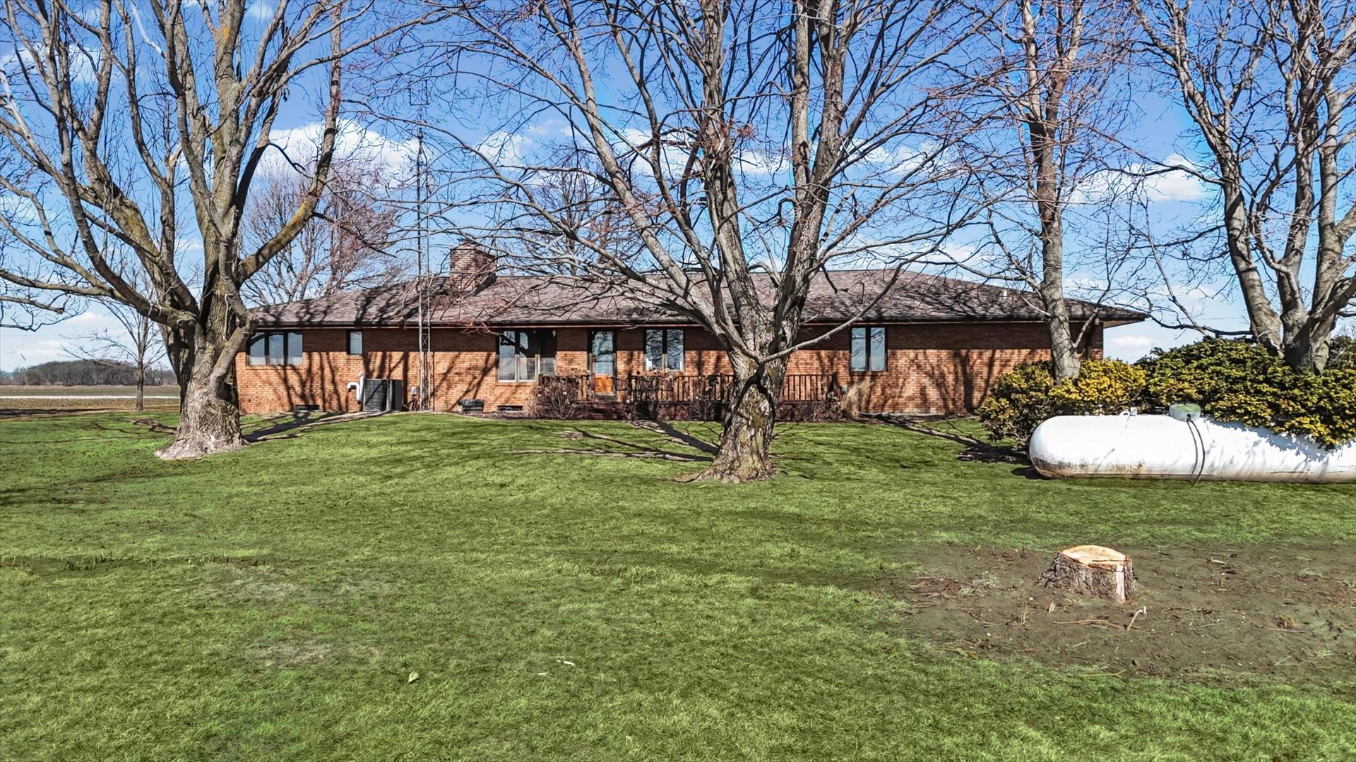 36215 E 200 North Road, Bellflower, IL 62174