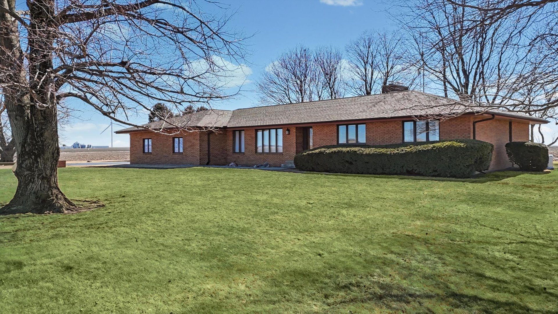 36215 E 200 North Road, Bellflower, IL 62174