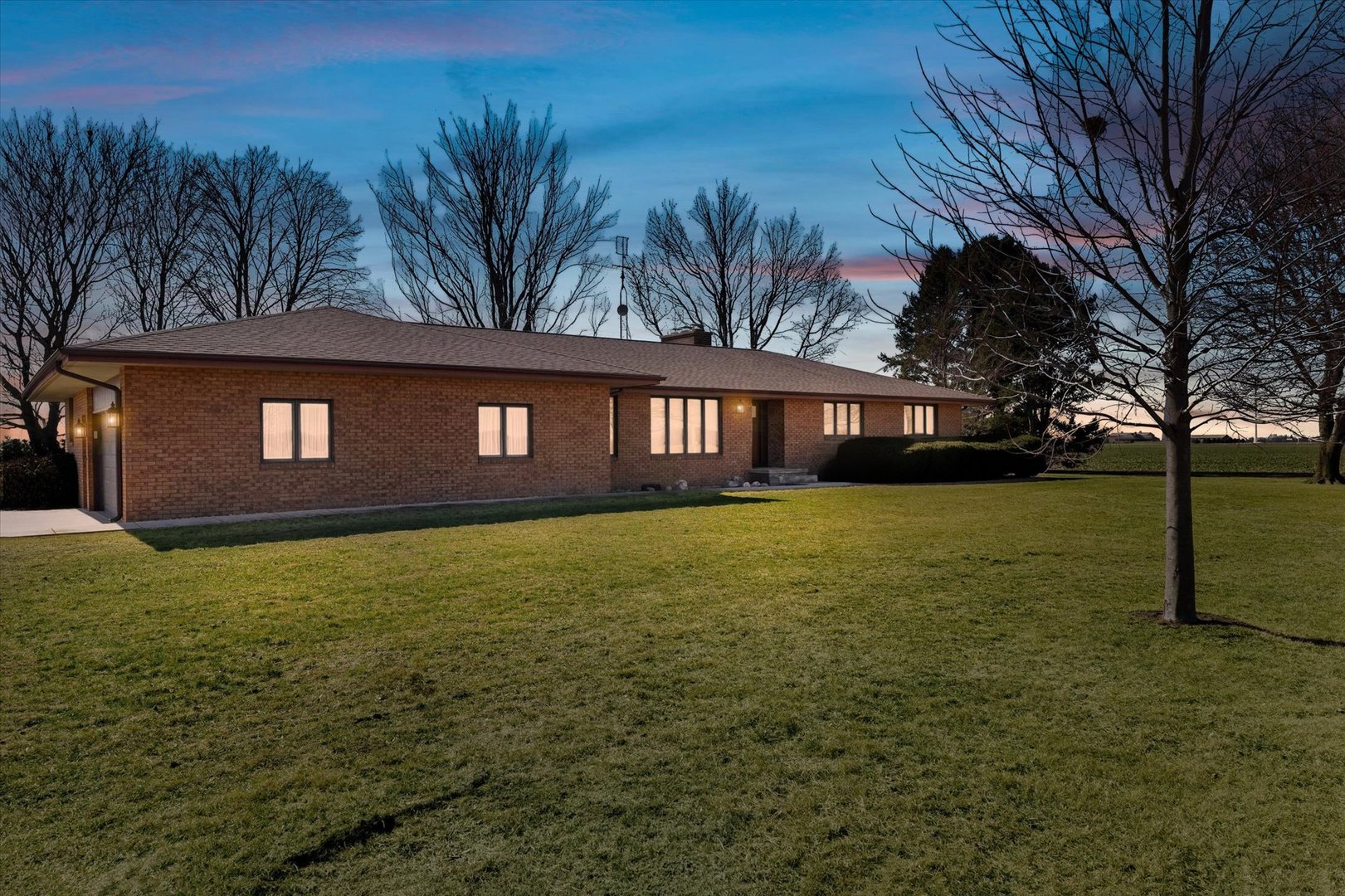 36215 E 200 North Road, Bellflower, IL 62174