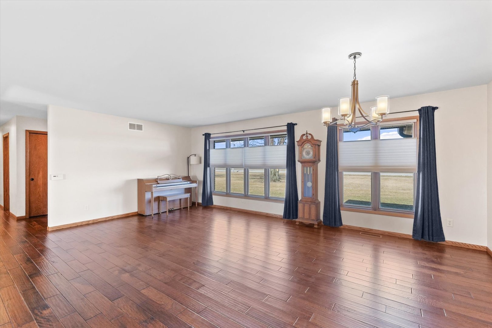 36215 E 200 North Road, Bellflower, IL 62174