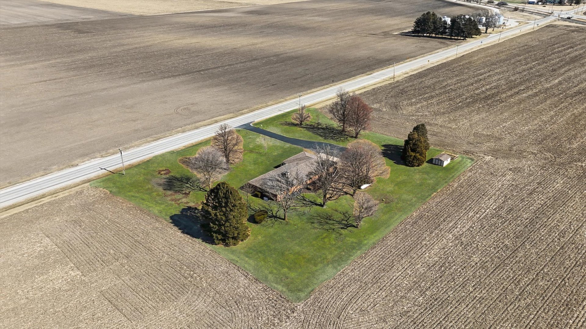 36215 E 200 North Road, Bellflower, IL 62174