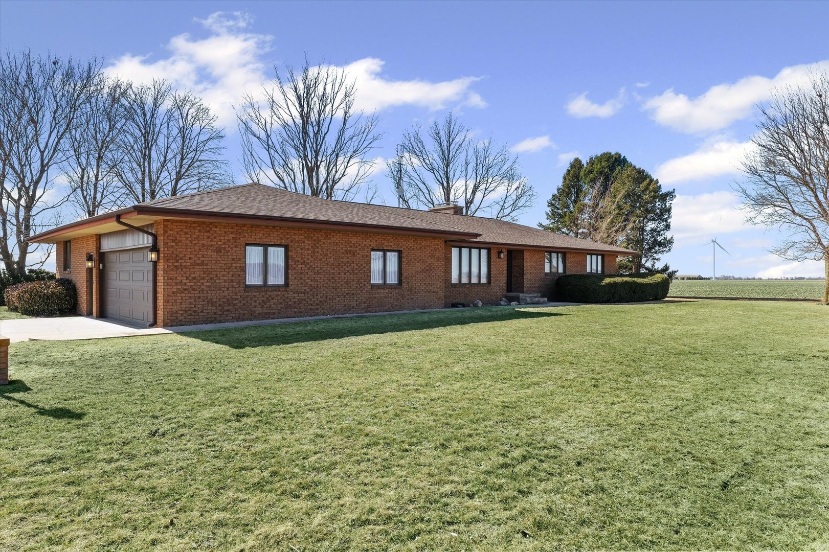 36215 E 200 North Road, Bellflower, IL 62174