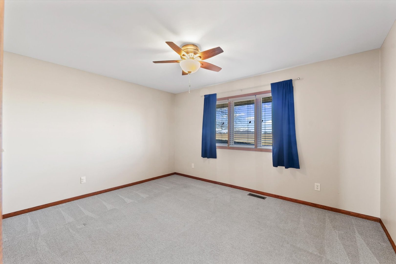 36215 E 200 North Road, Bellflower, IL 62174